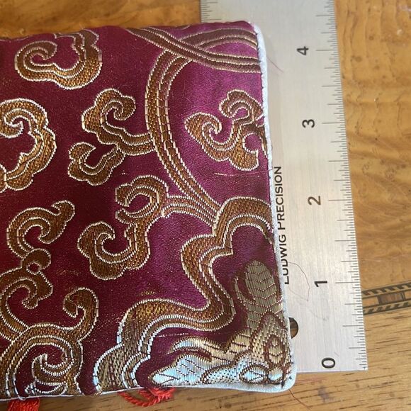 CRYSTAL HEART Faceted Deep Red Paperweight in - Picture 5 of 16